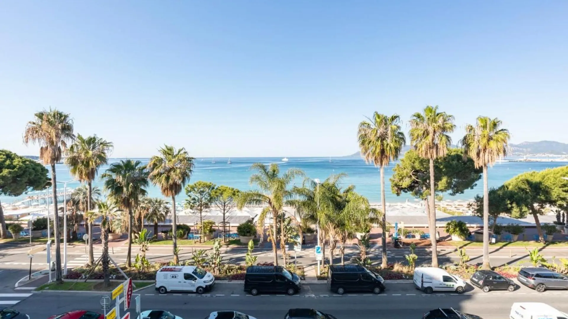 Ref 1426 - Cannes Croisette - Sea View Apartment For Rent